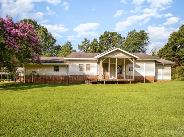 3120 28th Avenue Dr NE, Hickory, NC 28601
