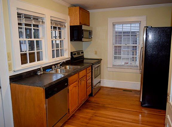 3rd image of 1009 F St