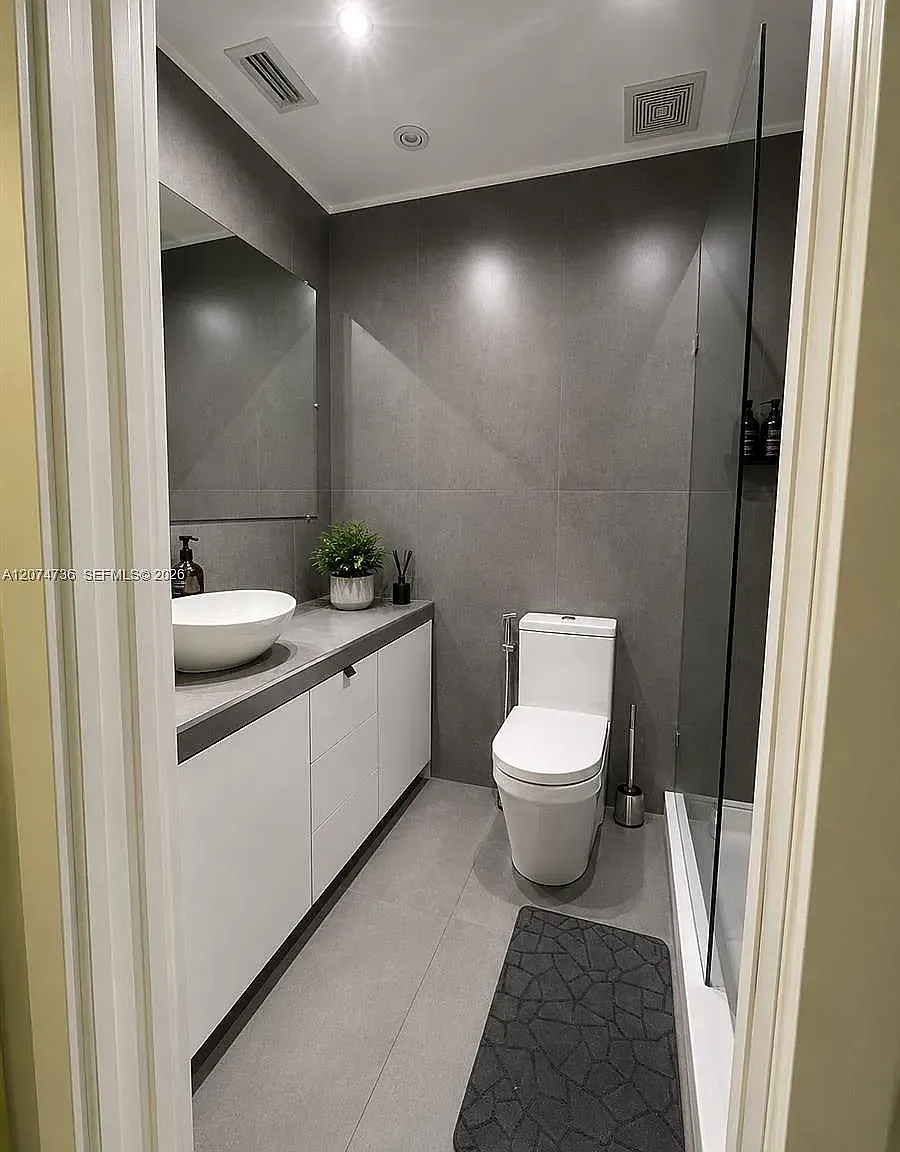 1 bed, 1.5 bath, 758 sqft, $2,000 — Photo 1