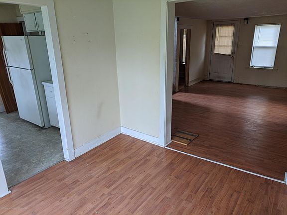 5th image of 323 Crane St