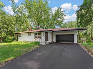 405 Judith Ave, Roseville, MN 55113