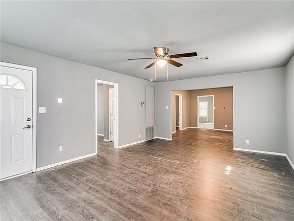 5th image of 3320 SE 18th St