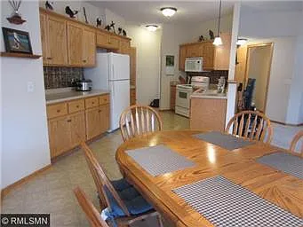 215 Stallion Ln — Photo 9