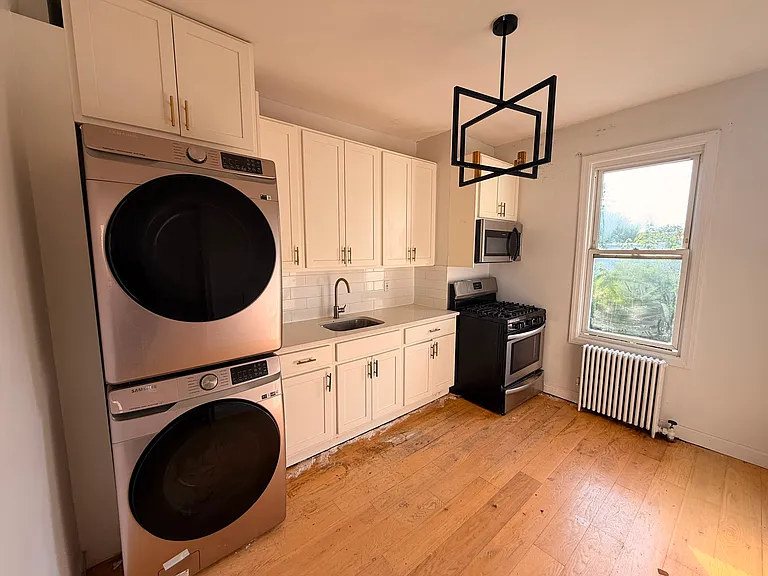 201 Olean Ave #2E — Photo 1