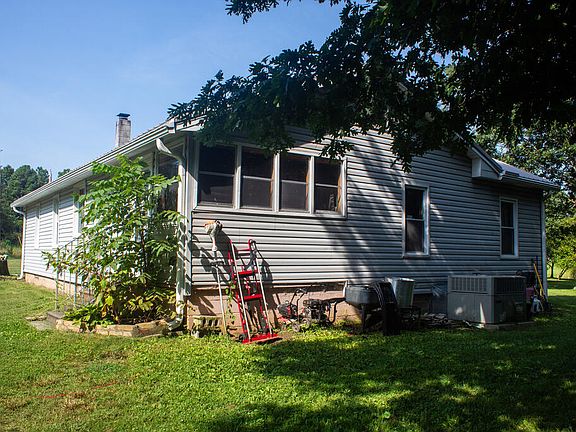 3rd image of 42 Dripping Springs Ct