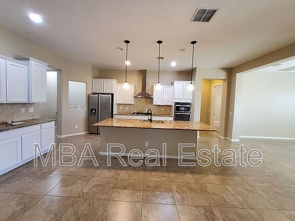 4th image of 1965 E Crescent Way