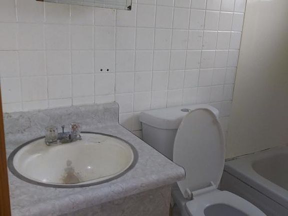 2nd image of 256 Hastings Ave