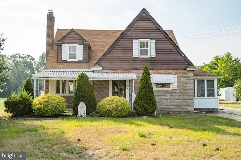 1st image of 553 Peach St