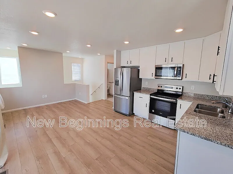 2 bed, 2.0 bath, 1100 sqft, $2,195 — Photo 4