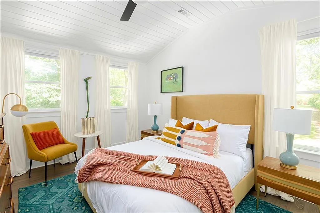 2 bed, 1.0 bath, 800 sqft, $4,600 — Photo 2