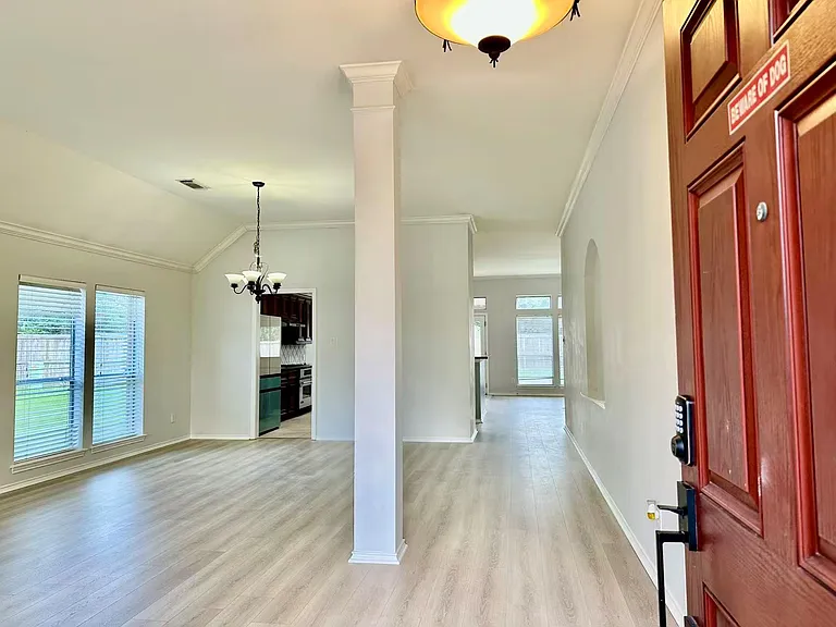 3131 Valley Ct — Photo 2