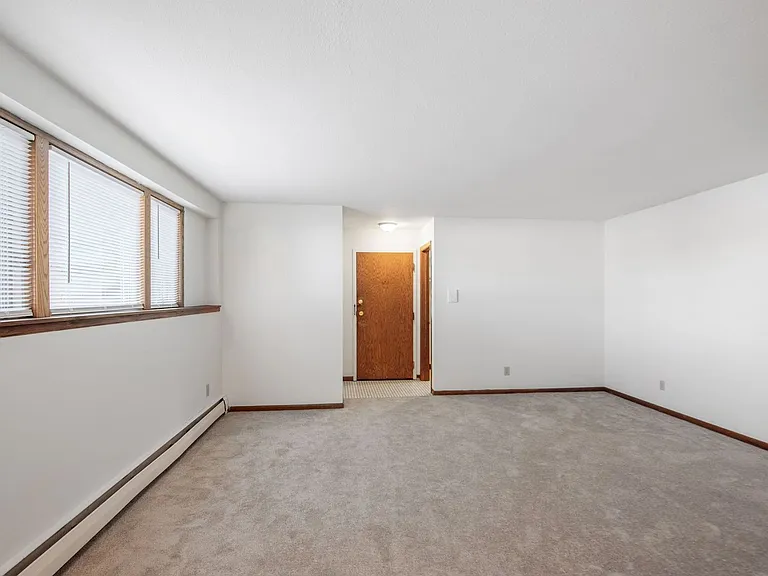 Rose Mall Apartments — Photo 39