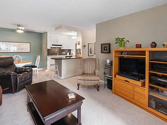 4th image of 111 N 14th Ave SE #210