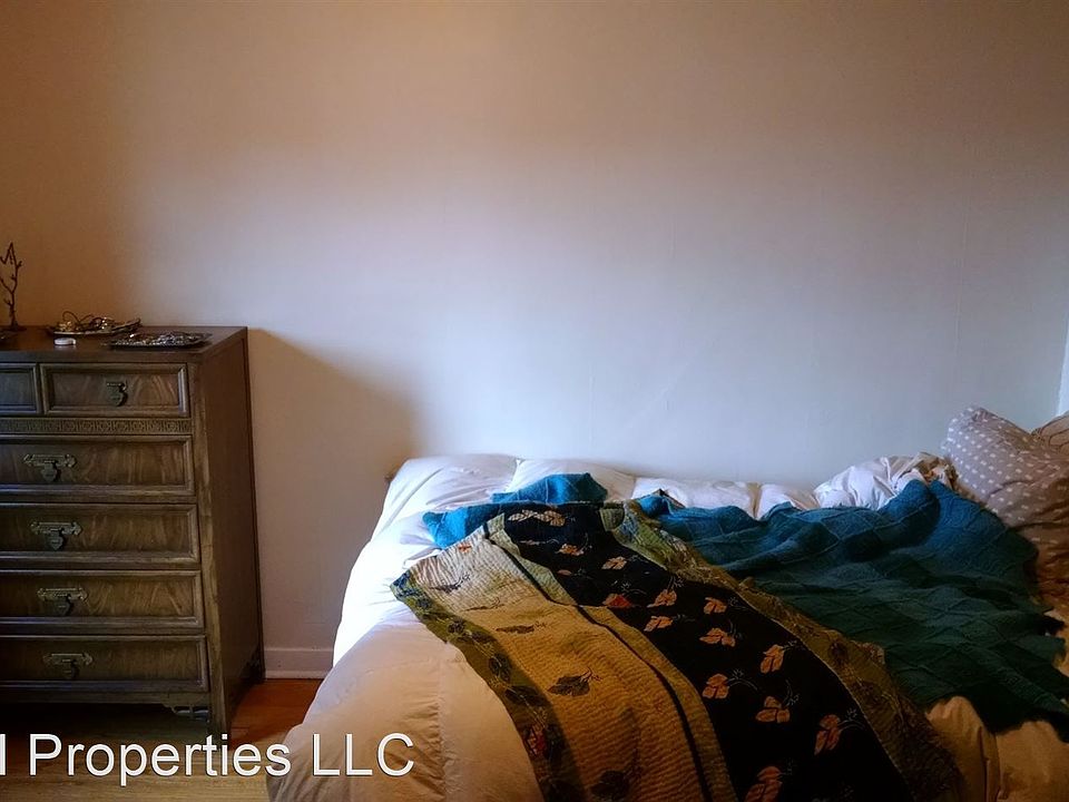 2nd image of 2315 W Ainslie St #2
