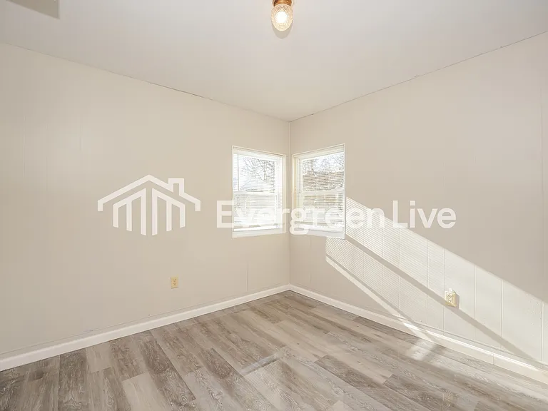 314 Merriman Rd — Photo 9