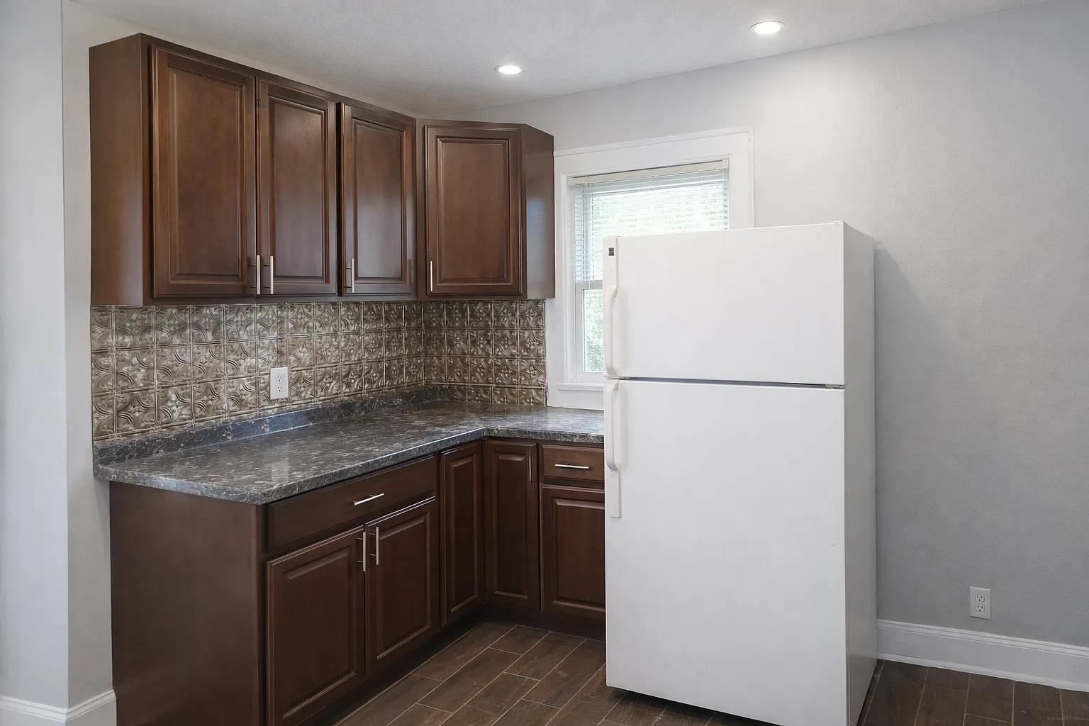 5 bed, $3,100 — Photo 2
