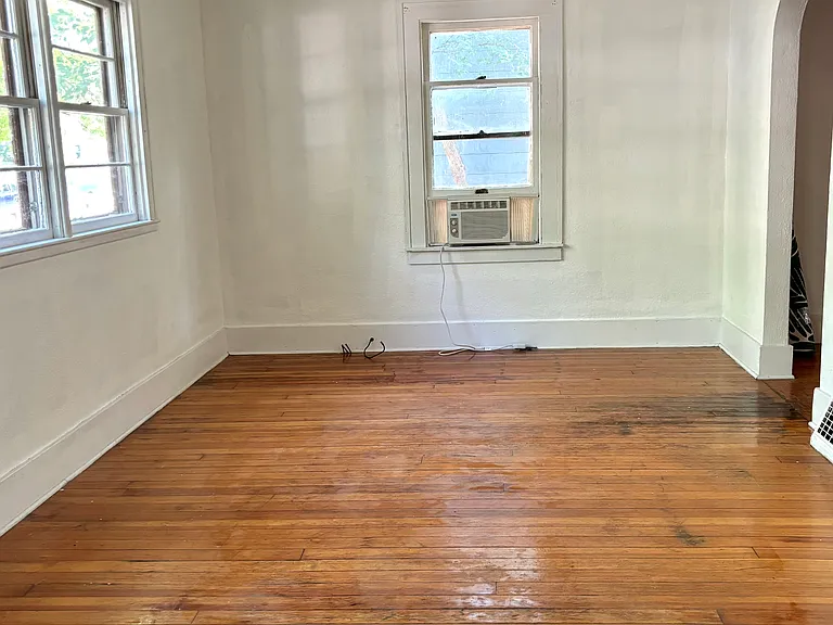 811 S Van Buren St — Photo 17