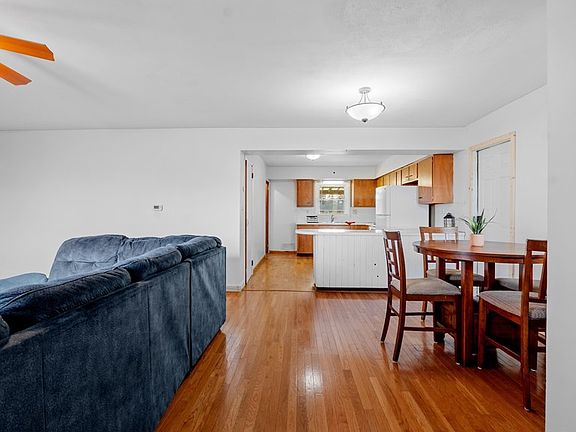 5th image of 225 Bennett Dr