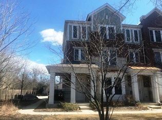 2102 S Crambourne Way, Arlington Heights, IL 60005