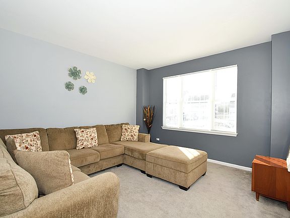 5th image of 2424 Geneva Ln