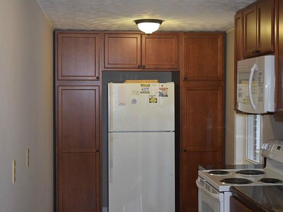 2nd image of 3584 York Dr