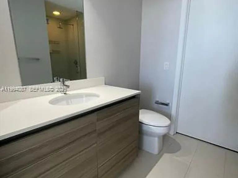 121 NE 34th St #807 — Photo 15