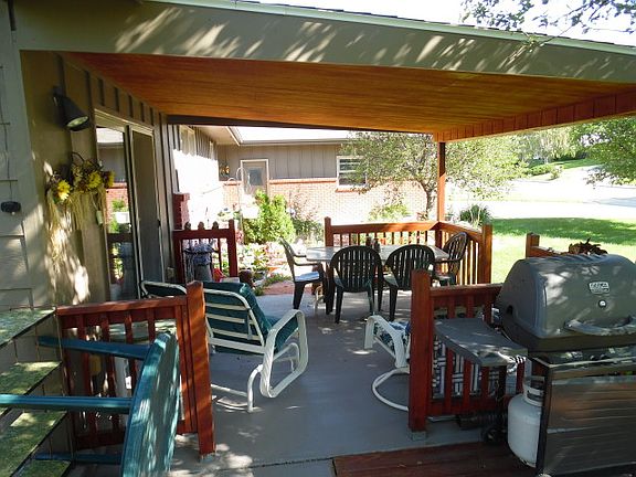 3rd image of 202 Hillcrest Dr