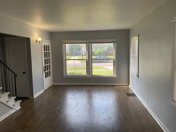 3rd image of 641 Dickinson St SE