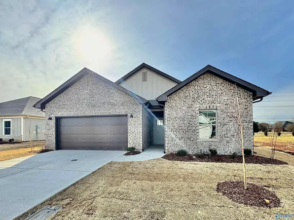 12444 Whitcomb Cir, Athens, AL 35613