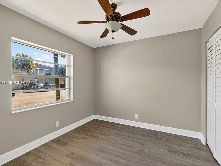 908 Twin Lakes Dr #8-C — Photo 10