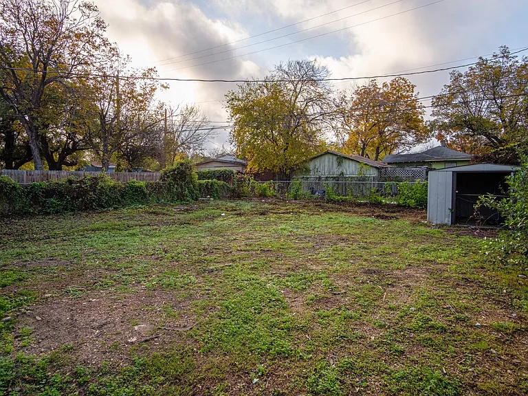318 Vine St — Photo 24