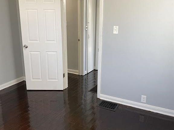 5th image of 615 N Tibbs Ave #L