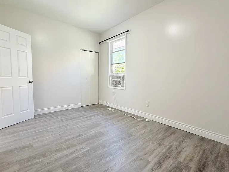 476 Aylmer Ave — Photo 12