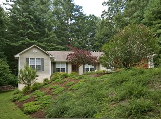 26 Blueberry Ln, Fairview, NC 28730