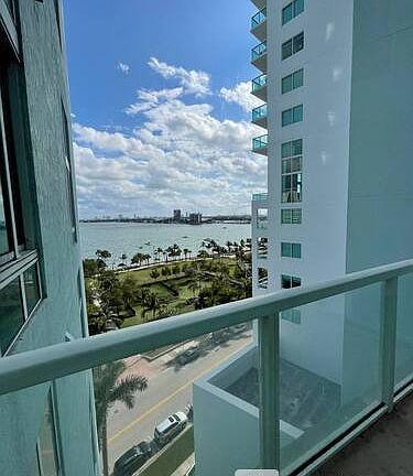 2nd image of 1900 N Bayshore Dr APT 1001