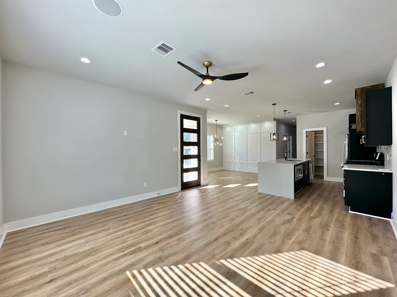 2444 Carmel St — Photo 3