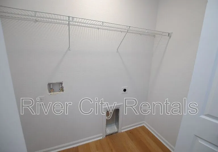 5625 Overlook Dr E — Photo 11