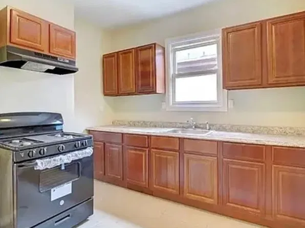 796 S 13th St Floor 3, Newark, NJ 07108