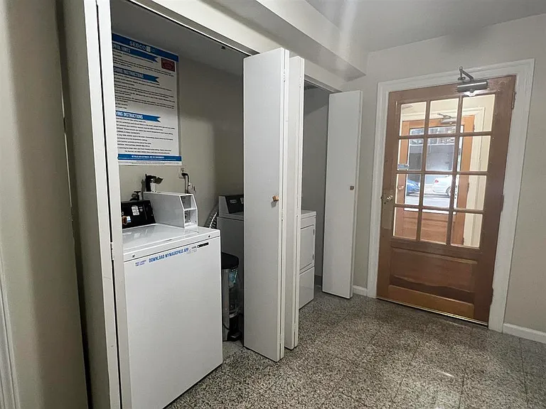 409 Adams St #5 — Photo 9