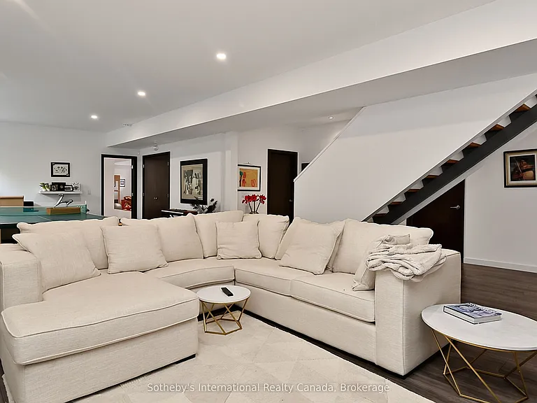 4 Holly Ct — Photo 32
