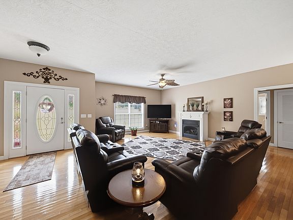 3rd image of 221 Allen Dr