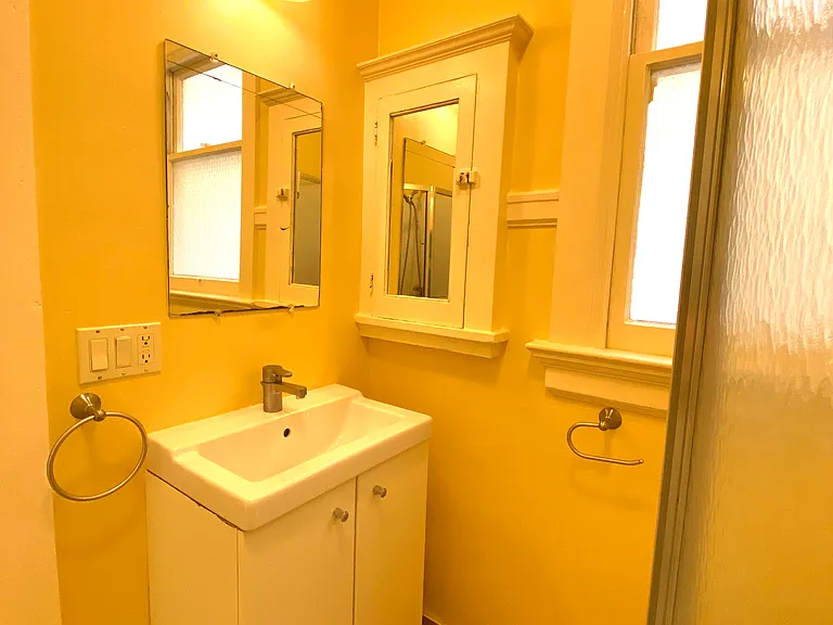 524 Georgia St #204 — Photo 28