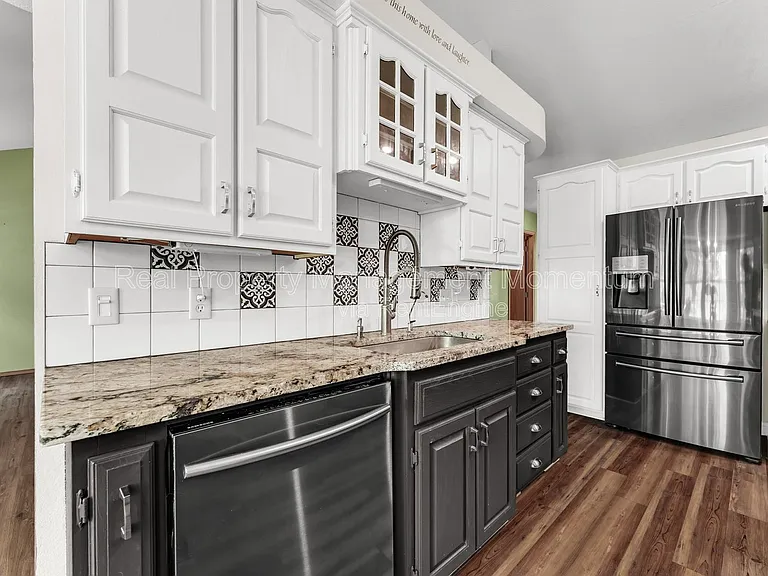 1111 W Poplar — Photo 12
