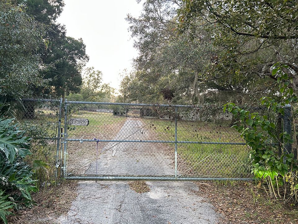 entrance from street
