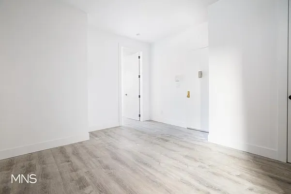 Rented by MNS | media 4