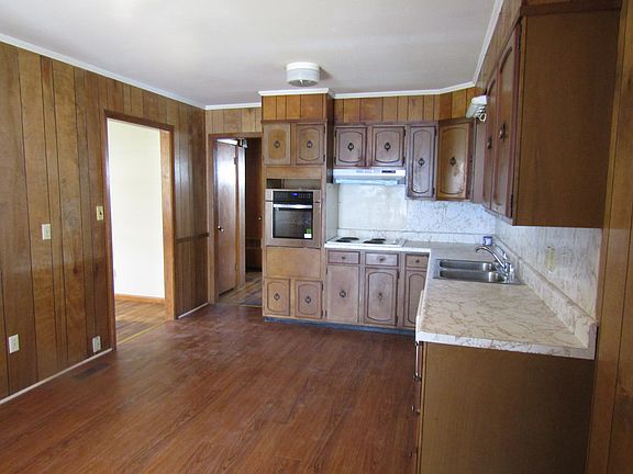 5th image of 1020 Logan Ln