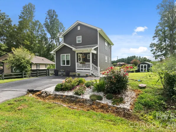100 Victoria Springs Dr, Flat Rock, NC 28731