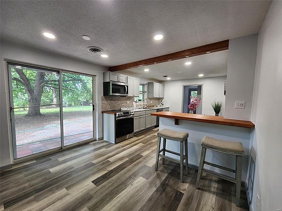 5th image of 7 Hazelwood Ct