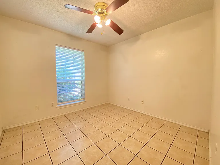 224 Los Angeles Dr — Photo 15