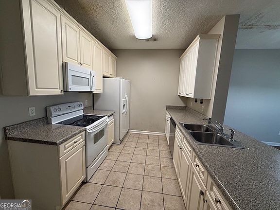 4th image of 605 Glade Fern Way